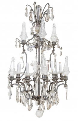 713.  Lámpara de estilo Luis XV en metal y pandelocas de cristal tallado.Francia, S. XIX.