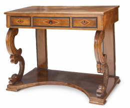 592.  Consola fernandina de madera tallada de nogal y madera ebonizada, las patas talladas con forma de delfines.Trabajo español, primer cuarto del S. XIX.