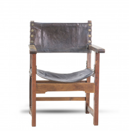 1176.  Frailero de madera de nogal con asiento y respaldo de piel tachonada.Trabajo castellano, S. XVIII.