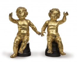 1164.  Pareja de putti de bronce dorado. Italia, S. XVIII.