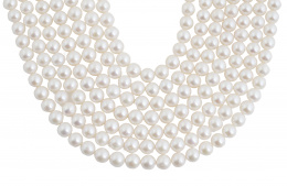 204.  Conjunto de siete hilos de perlas cultivadas de 10 mm de díametro e intenso oriente