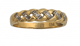 154.  Sortija con diseño de trenza adornada con pequeños brillantes