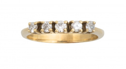 158.  Sortija cintillo de brillantes engastados en garras