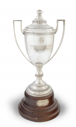 518.  Copa de metal con leyenda "premio Martorell" de hipica, 1968.