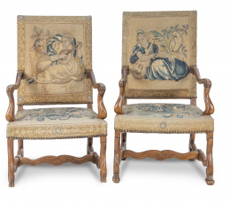 445.  Pareja de butacas de madera tallada de notal de estilo barroco, h. 1900.La tapicería franco-flamenca del S. XVII.