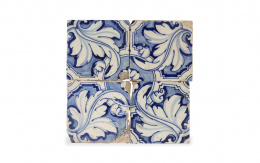483.  Cuatro azulejos en cerámica esmaltada en azul de cobalto decorados con hojas de acanto.Taller de Juan Fernández, Talavera de la reina, h. 1570