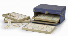 519.  Juego de Mahjong en su caja.China, primera mitad del S. XX.