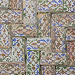 556.  Conjunto de azulejos de cerámica de "arista" esmaltados, S. XIX.