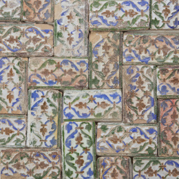 556.  Conjunto de azulejos de cerámica de "arista" esmaltados, S. XIX.