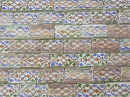 553.  Conjunto de azulejos de cerámica de "arista" esmaltada, S. XIX.