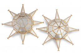 443.  Pareja de faroles con forma de estrella de metal dorado y cristal, S. XIX.