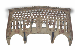 486.  Yunta de madera tallada y calada, con restos de policromia.España, S. XIX.