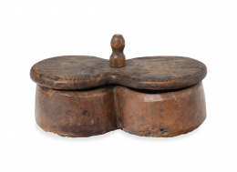 484.  Caja de madera, de doble tapa.España, S. XIX.