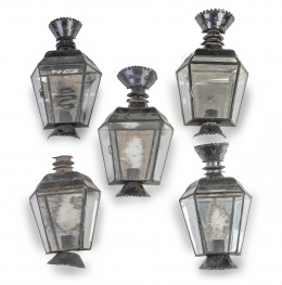 442.  Conjunto de cinco faroles de hierro pintados de negro, pp. del S. XX.