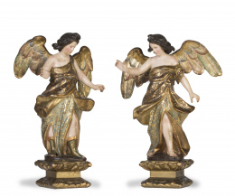 444.  Pareja de ángeles lampadarios en madera tallada, dorada y policromada y esgrafiada.Trabajo andaluz, S. XVII.