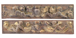 439.  Pareja de remates en madera tallada y dorada de estilo renacentista.España, S. XVI.