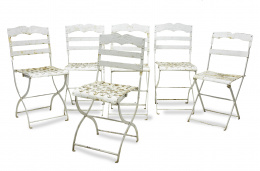 1440.  Juego de seis sillas de jardín en hierro pintadas de blanco.