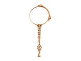 277.  Impertinentes franceses S. XIX de oro, con mango decorado con banda de flores calada y grabada