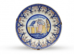 896.  Plato de cerámica esmaltada con figuras galantes.Triana, S. XIX.