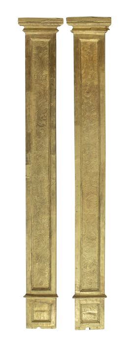 1200.  Pareja de pilastras de madera tallada y dorada con tornapuntas en "c".Castilla, finales del S. XVII  - principios del S. XVIII.