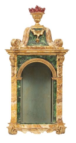 516.  Hornacina de madera tallada, policromada y dorando, imitando marmorizado.Trabajo castellano, S. XVIII.