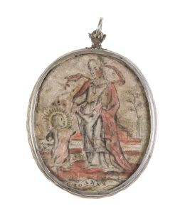 1162.  Medalla devocional con marco de plata y dos vitrales, con Santa con el Niño y un Santo.España, S. XVIII.