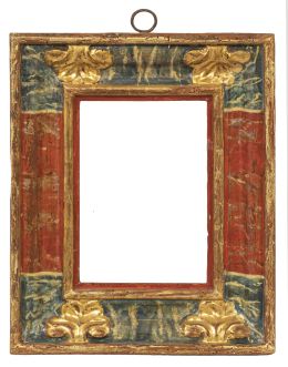 957.  Marco de madera tallada, policromada de rojo y verde imitando marmorizado y dorada.Trabajo español, S. XVII.