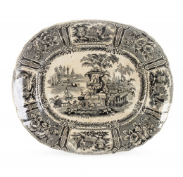 724.  Fuente en loza estampada en negro de la serie de la góndola.Sargadelos, tercera época (1845-1862).