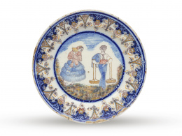 897.  Plato de cerámica esmaltada con figuras galantes.Triana, S. XIX.