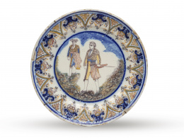 898.  Plato de cerámica esmaltada con dos toreros.Triana, S. XIX.