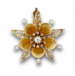 620.  Colgante de pps s XX en forma de flor de brillantes de talla antigua .