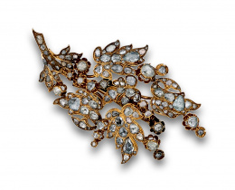 27.  Broche colgante ramo ,s.XVIII de diamantes talla rosa en montura de oro de 18K.