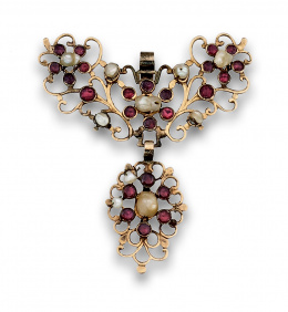 26.  Pendentif s XVIII de lazo y flor colgante ,con rubíes y perlas de aljofar.