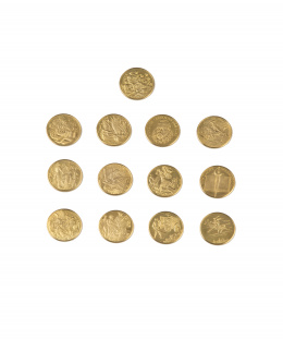 299.  Conjunto de trece medallas de la colección Cervantes y El Quijote en oro de 22 K