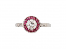 68.  Sortija de ojo de perdiz de estilo Art-Decó con brillante central orlado de rubíes calibrados