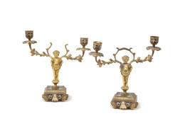 1269.  Pareja de candelabros de bronce dorado con esmalte cloisonné.Trabajo francés, ff. del S. XIX.