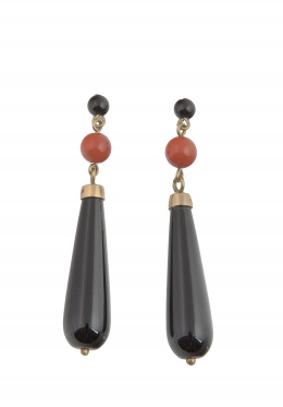 179.  Pendientes con perilla de ónix colgantes de cuenta de ónix y de coral
