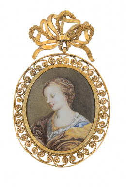 34.  Medallón guardapelo colgante S. XVII -XVIII con doble retatro de dama realizado en esmalte al fuego
