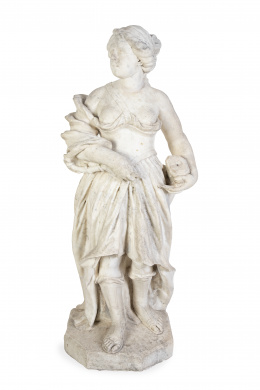 1105.  Estatua femenina de jardín en mármol tallado.España, S. XVIII.