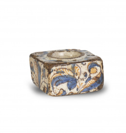 426.  Salero de cerámica esmaltada de la serie tricolor.Talavera, S. XVII.