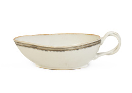 1224.  Salsera de porcelana esmaltada de Compañía de Indias.China, ff. del S. XVIII.