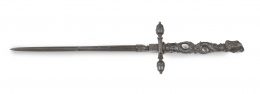 975.  Estilete de hierro con mango simulando escamas rematado por cabeza de un caballero.Trabajo italiano, h. 1800. 