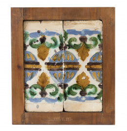 1144.  Panel de azulejos de céramica esmaltada de "arista" decorados con esferas y piñas.Sevilla, S. XVI.