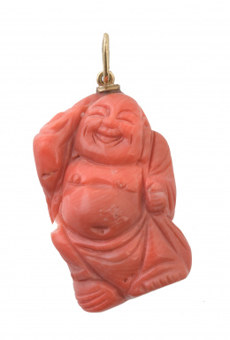 114.  Colgante con figura de Buda tallado en coral rojo 