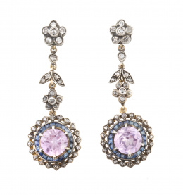 61.  Pendientes largos con amatista central colgante rodeada de zafiros calibrados 