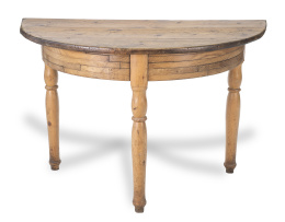 546.  Pareja de consolas rústicas de media luna en madera de pino, S. XX.