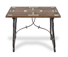 435.  Bufete de madera ebonizada y marquetería de maderas finas y hueso pirograbado.Trabajo mallorquín, ff. del S. XIX.