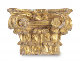 518.  Capitel de orden corintio en madera tallada y dorada.España, S. XVIII.