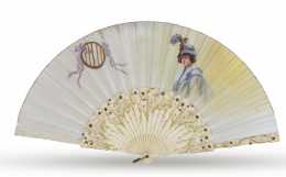 621.  Abanico art-nouveau con país de seda pintada, padrones de marfil tallado con flores y policromado.h. 1900.