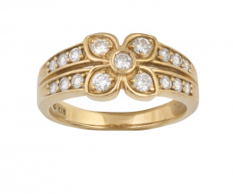 334.  Sortija con brillantes en flor central y bandas laterales